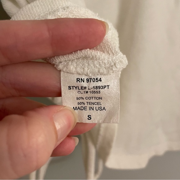 Lanston White Long Sleeve Cinched Top - Picture 2 of 5